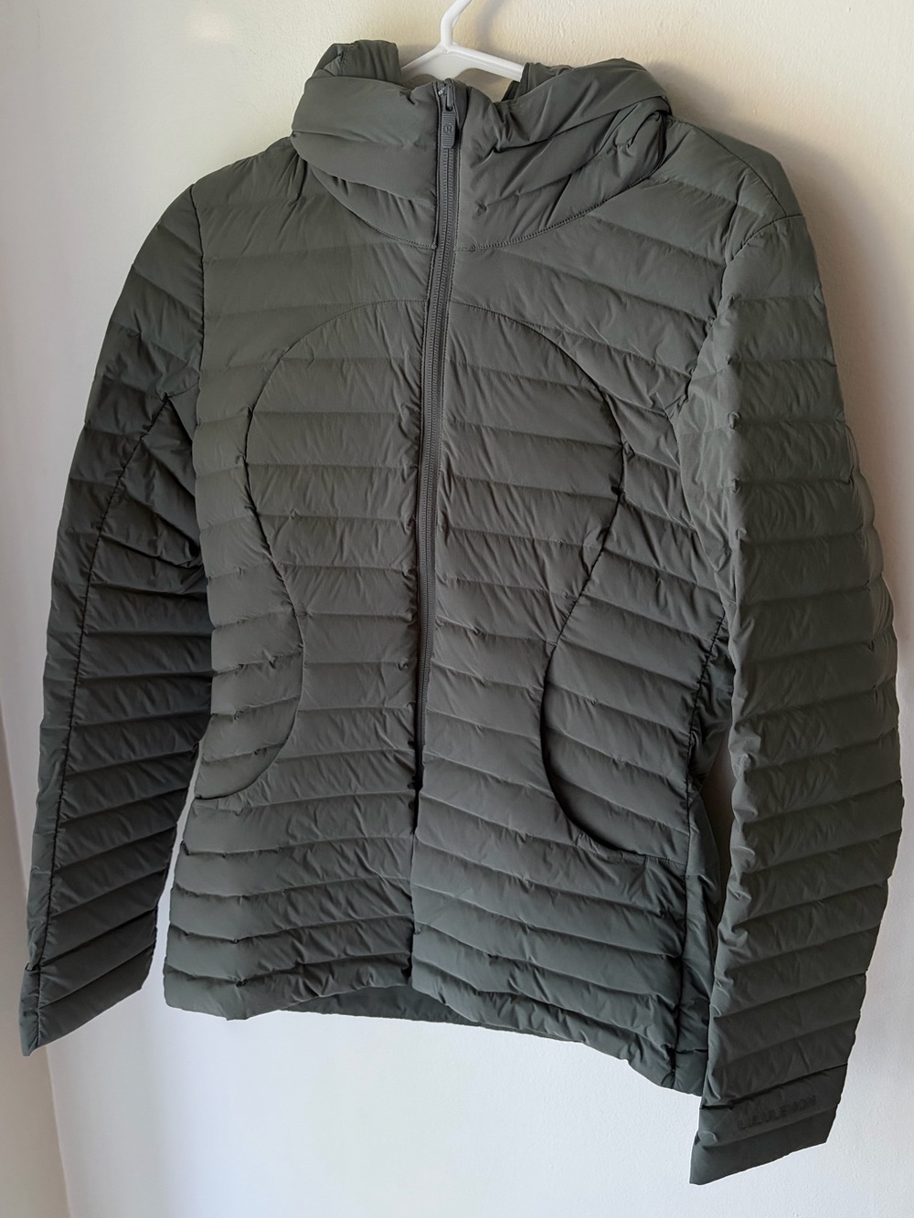 34. Size 6 LULULEMON Pack It Down Jacket Sage